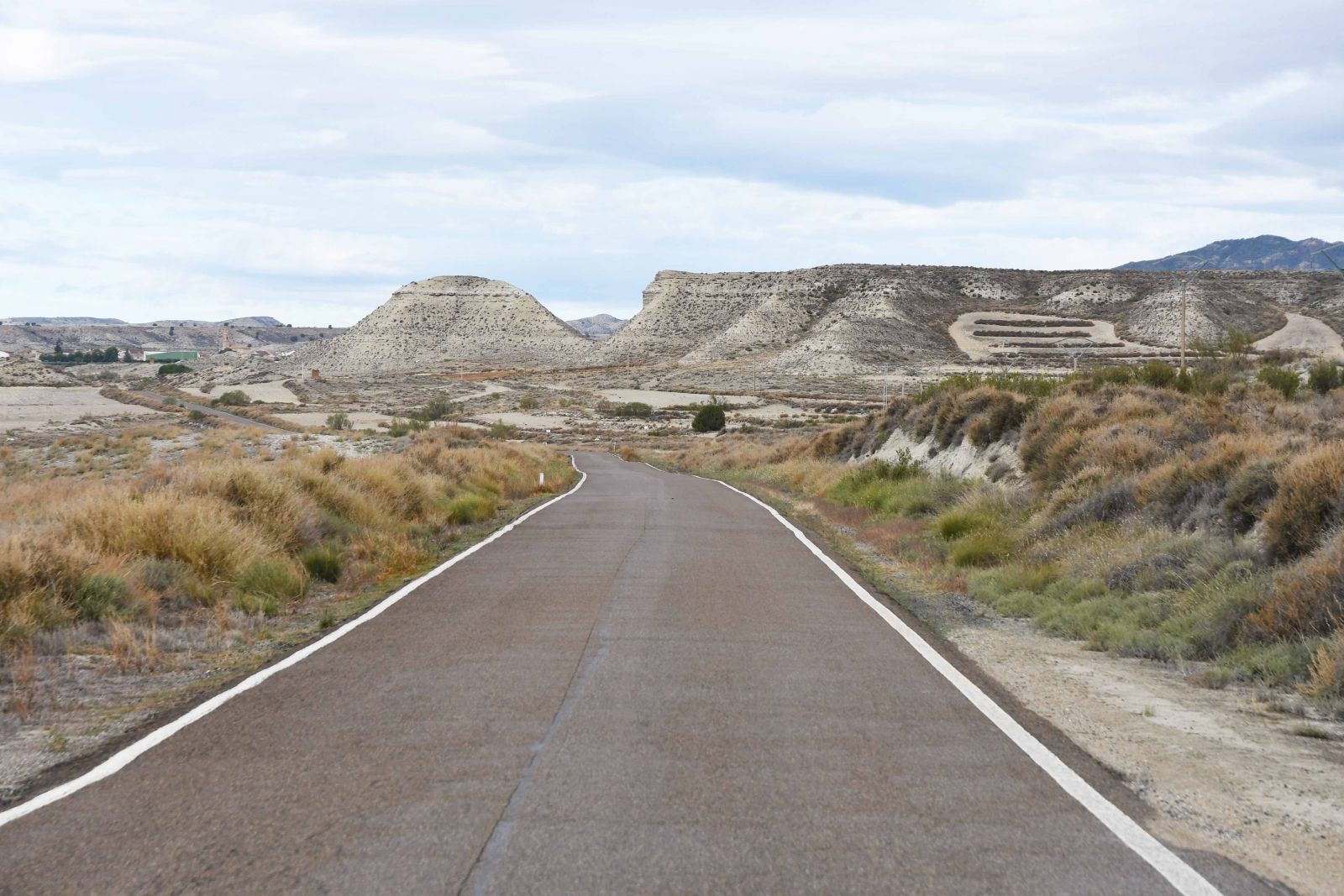 The quiet roads of Aragon